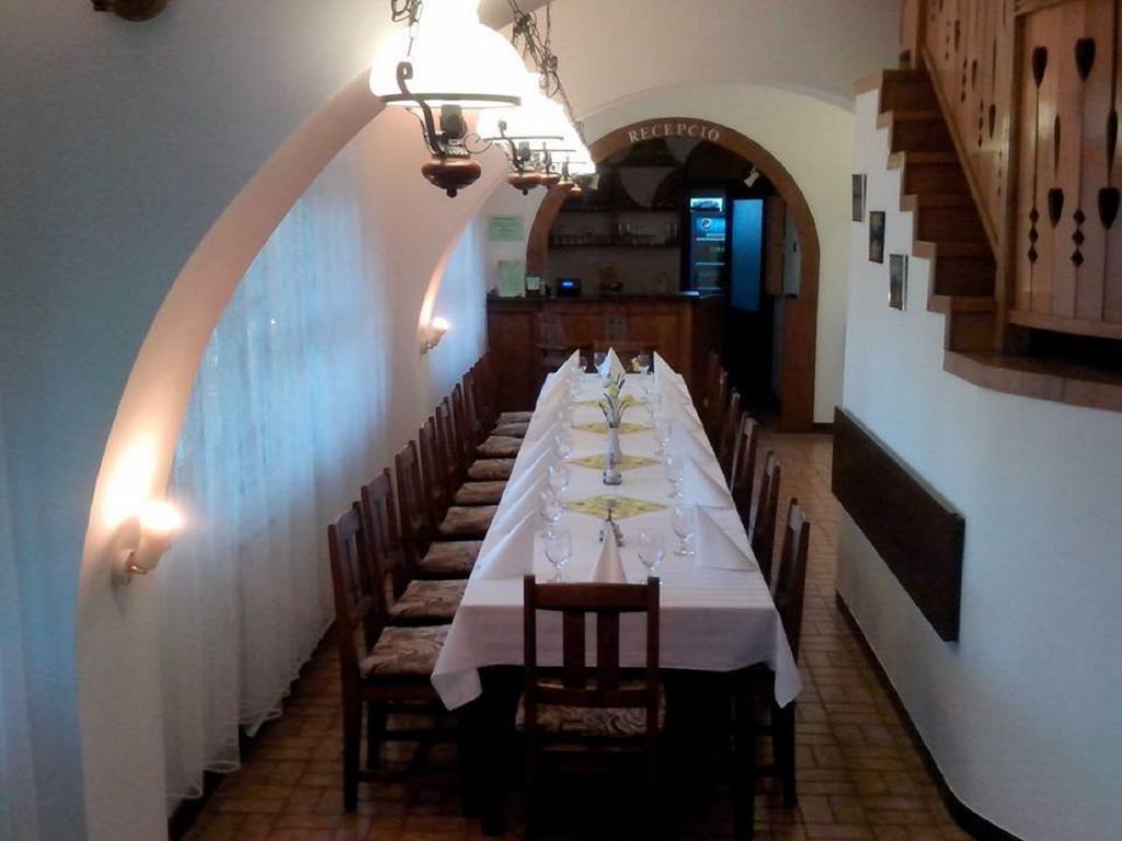 Gasthof Laci Betyár Hajduszoboszlo Exterior foto